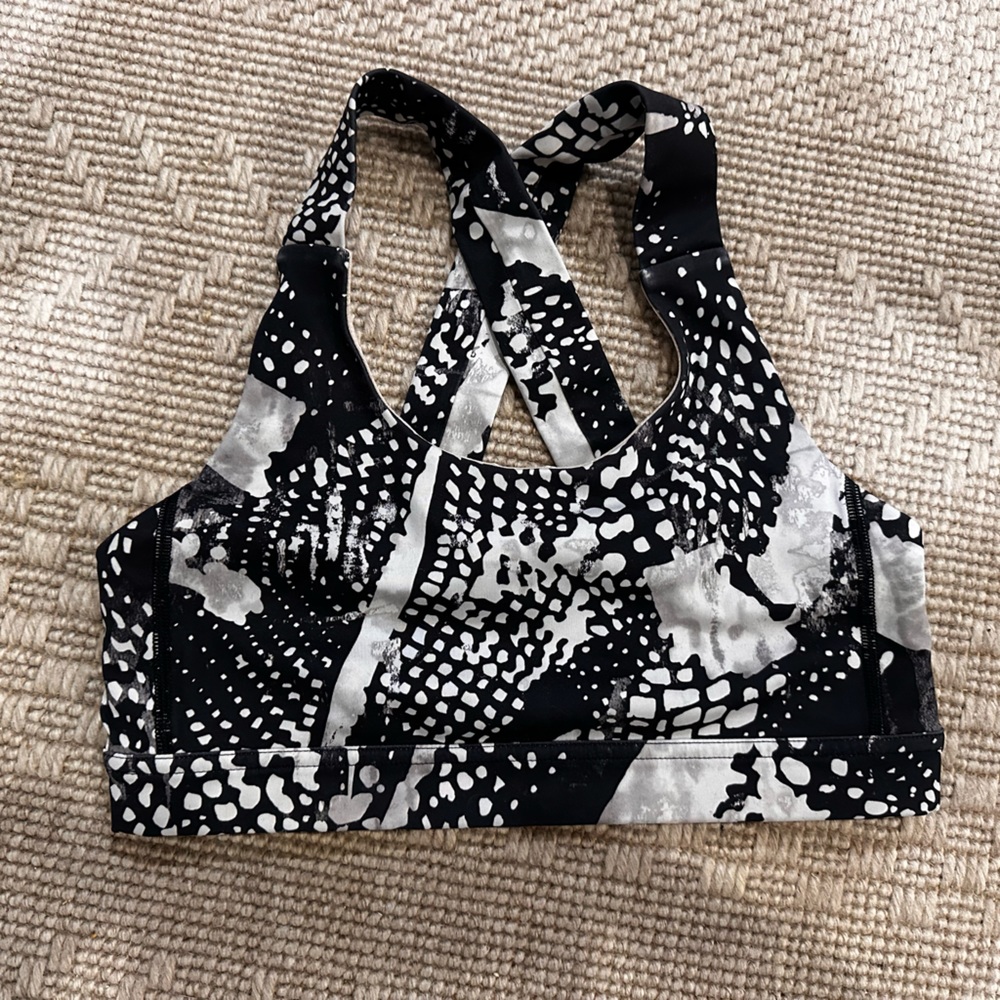 Lululemon sports bra